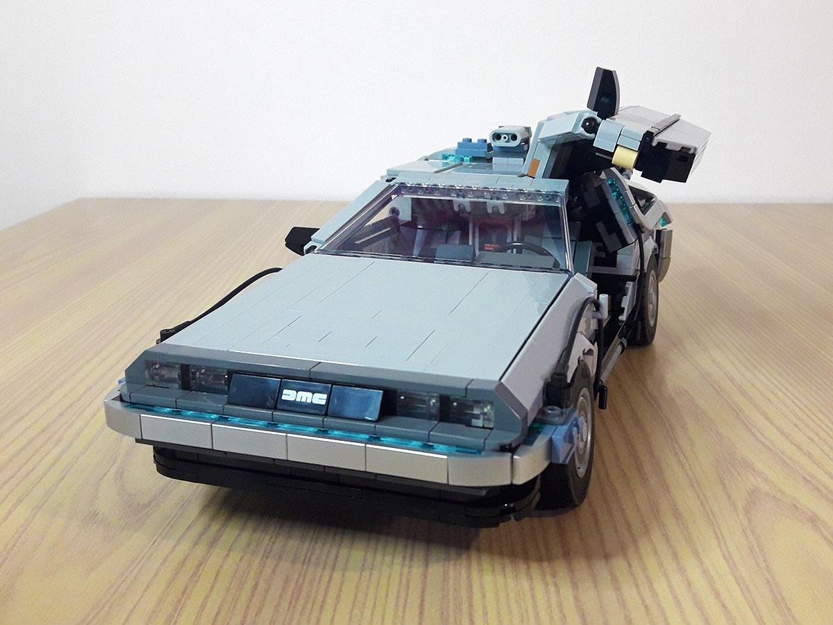 14 LEGO DeLorean fronte