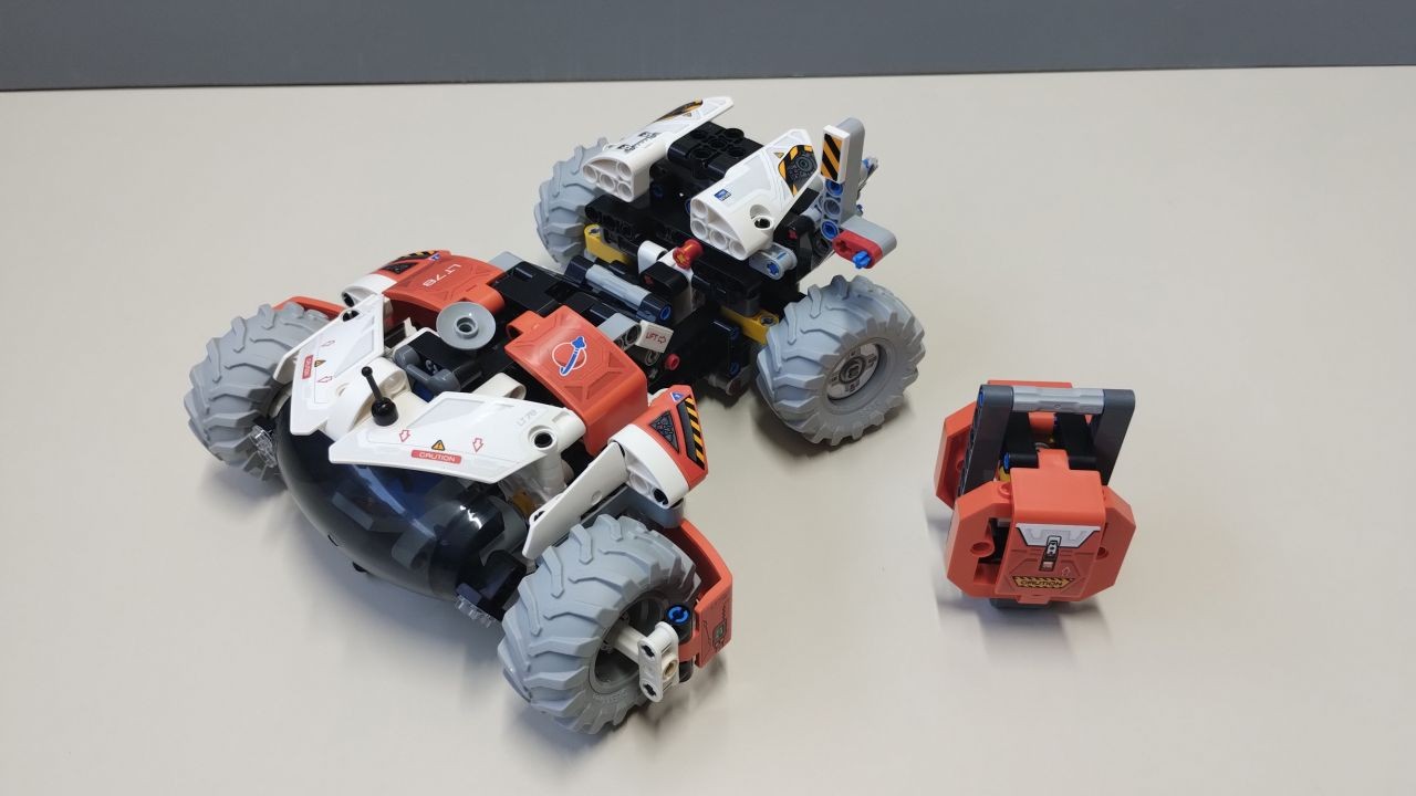 Lego 42178 “Loader Spaziale LT78”: un piccolo grande rover.