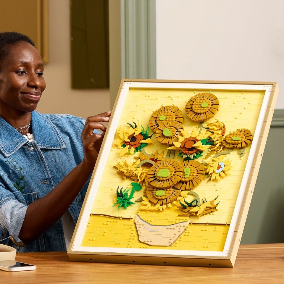 IL GRUPPO LEGO SVELA I GIRASOLI DI VAN GOGH