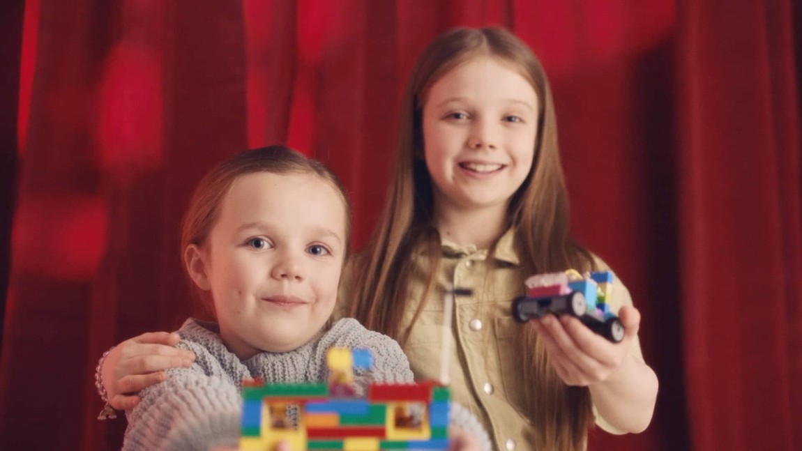 LA NUOVA RICERCA DEL GRUPPO LEGO RIVELA CHE LE RAGAZZE SONO PRONTE A SUPERARE GLI STEREOTIPI DI GENERE, MA LA SOCIETÀ CONTINUA A IMPORRE PREGIUDIZI CHE OSTACOLANO IL LORO POTENZIALE CREATIVO