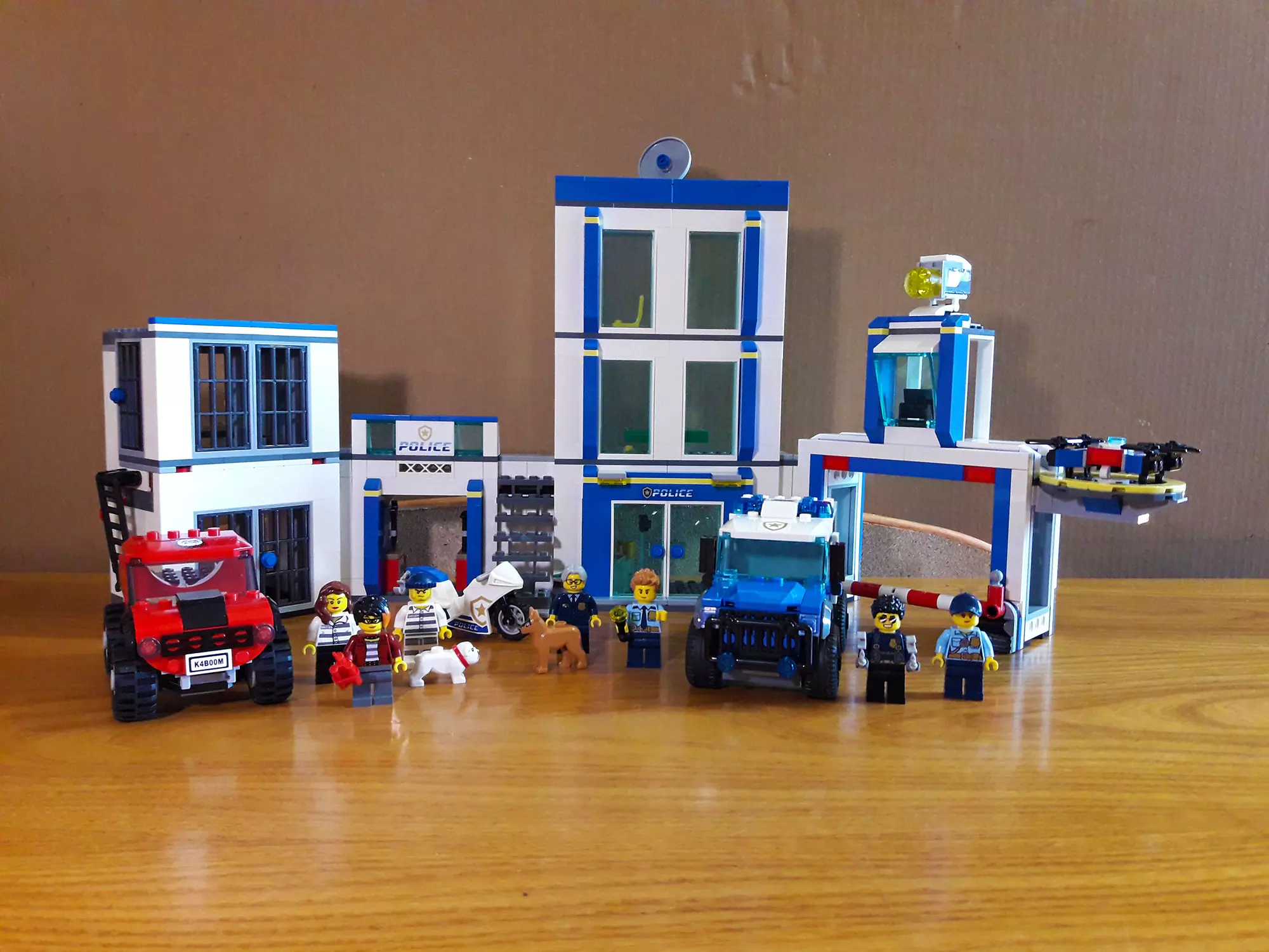 LEGO 60246 Stazione di Polizia 08
