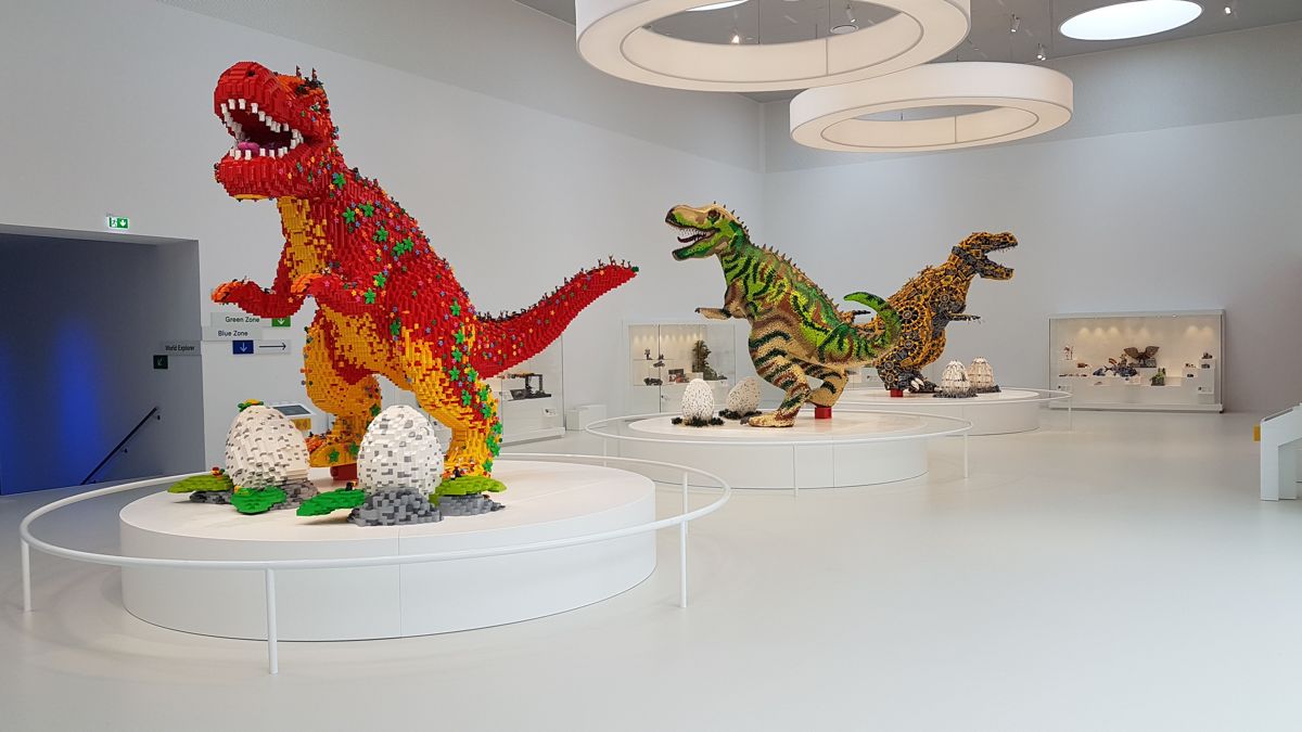 i tre dinosauri alla LEGO HOUSE