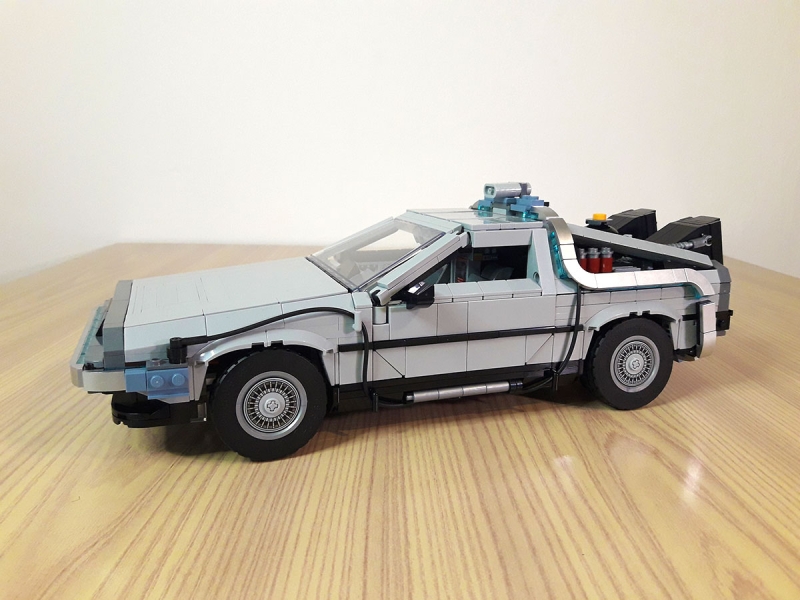 La Macchina del Tempo di Ritorno al Futuro - Set  LEGO® 10300 - DeLorean in mattoncini