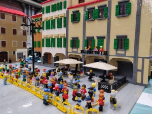 Riproduzione della piazza Farinata degli Uberti in mattoncini LEGO®