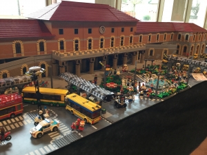 La Stazione Ferroviaria di Pisa riprodotta in mattoncini LEGO